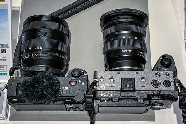 I went to see the VlogCam ZV-E1 at the Sony store in Ginza.  It's small, light and feels great.  232g lighter than FX3.
銀座のソニーストアにZV-E1を見に行ってきました。小さくて軽くてイイ感じです。FX3に比べて232g軽い。
ZV-E1: 483g (include battery & SD)
FX3: 715g (include battery & SD)  #Sony #SonyStore #SonyStoreGinza
#VlogCamZvE1 #SonyZvE1 #ZvE1
#SonyFx3 #Fx3 #IlmeFx3