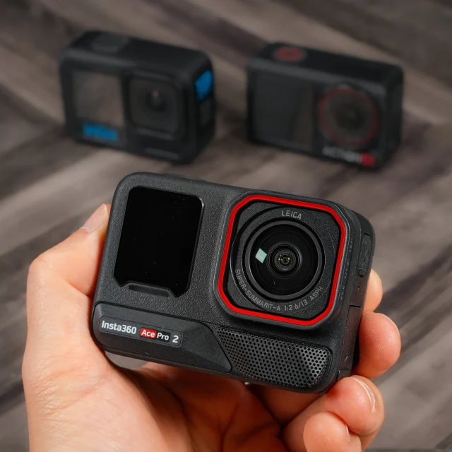 I bought the Insta360 Ace Pro 2☺️
My initial impressions:
1. It’s bulky.
2. The vibration response is good.
3. The touch sound is good.
I plan to check the image quality in the future.  Insta360 Ace Pro 2を購入しました☺️
とりあえず感じた所感：
①ゴツい。
②バイブレーションリアクションが良い。
③タッチサウンドが良い。
画質はこれからチェックしていく予定です。  #insta360AcePro2 #AcePro2 
#DjiAction5Pro #Action5Pro 
#GoProHero13Black #Hero13Black #GoPro13